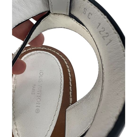 Louis Vuitton Horizon Perforated Leather Flat Sandals in White - Picture 14 of 16